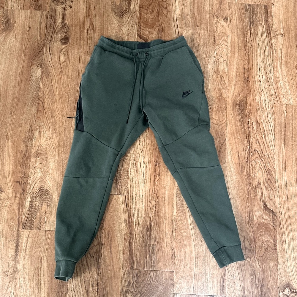 Nike Slim Tapered Sweatpants Joggers Green